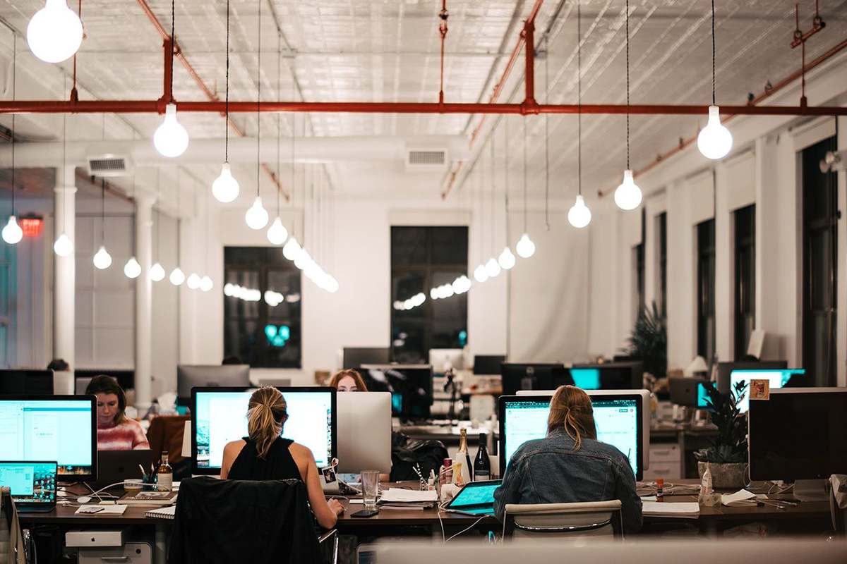 Medewerkers van CityCall aan het werk